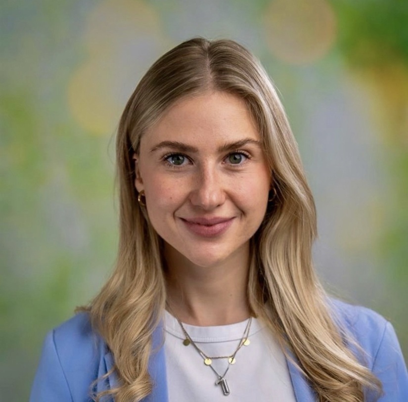 Frau Julia Möbus